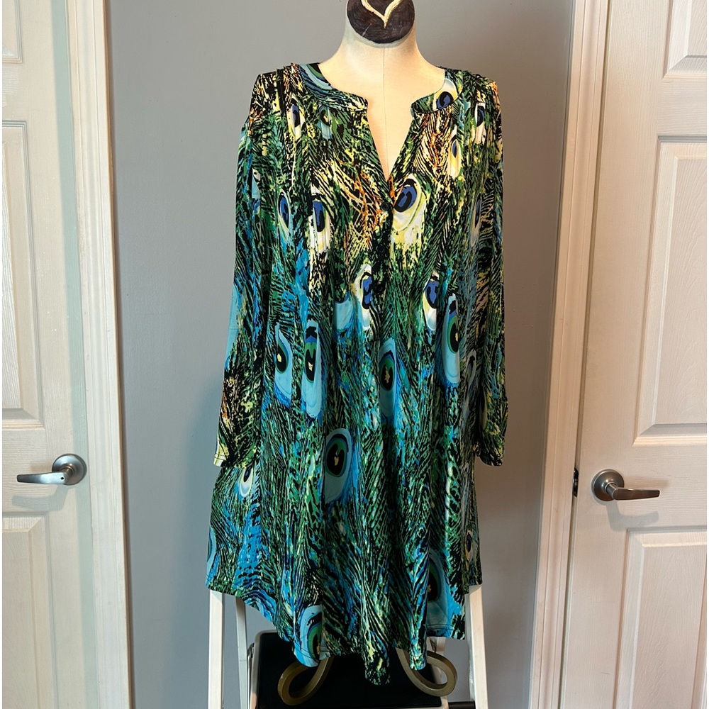 Feather print peacock tunic top with pleats
